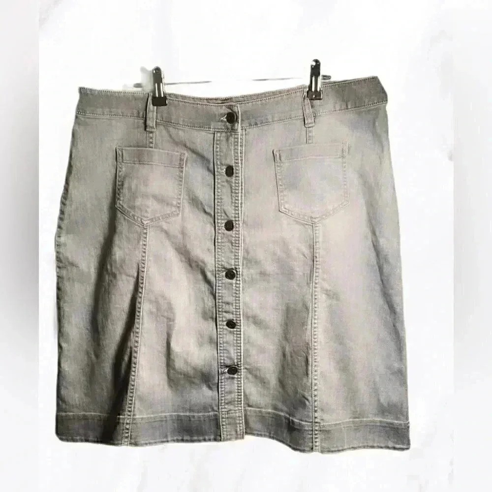 CHAPS Ralph Lauren mild wash blue 6 button 2 pocket denim skirt 14 - Picture 2 of 5